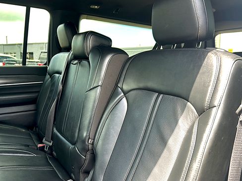 Used 2024 Jeep Wagoneer L Series II w/ Flexible Seating Group RWD image 19