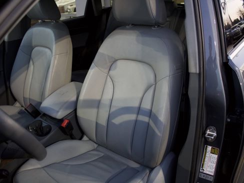 Used 2017 Audi Q5 2.0T Premium Plus w/ Technology Package image 12