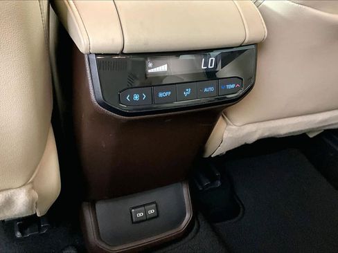 Used 2022 Toyota Highlander XLE image 31