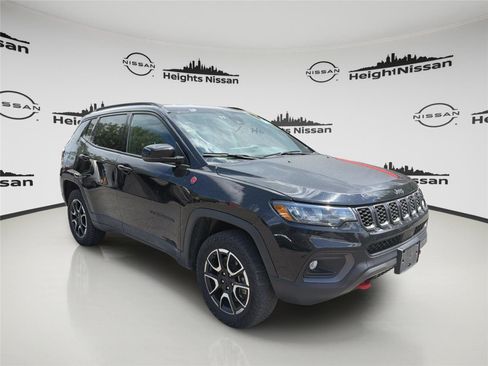 Used 2024 Jeep Compass Trailhawk AWD/4WD image 6