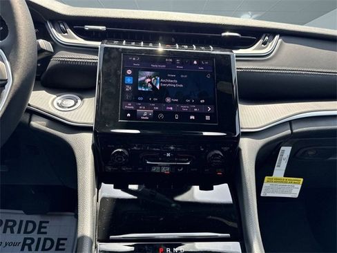 New 2025 Jeep Grand Cherokee Altitude image 22