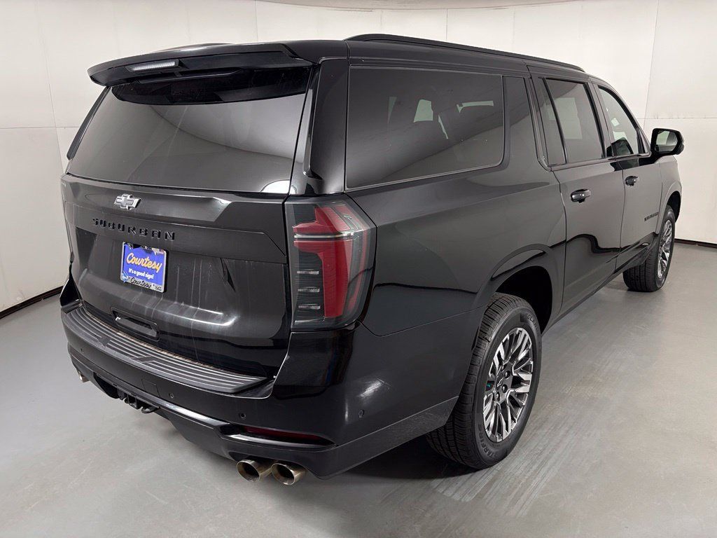Used 2025 Chevrolet Suburban Z71 AWD/4WD image 8