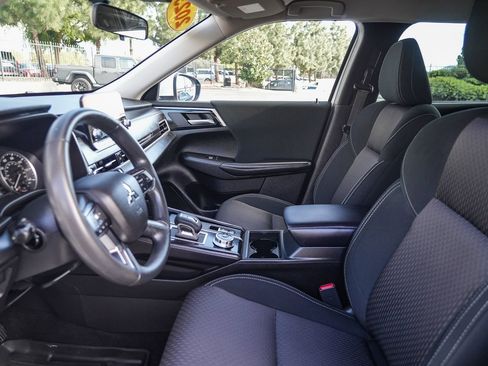 Used 2023 Mitsubishi Outlander ES image 21