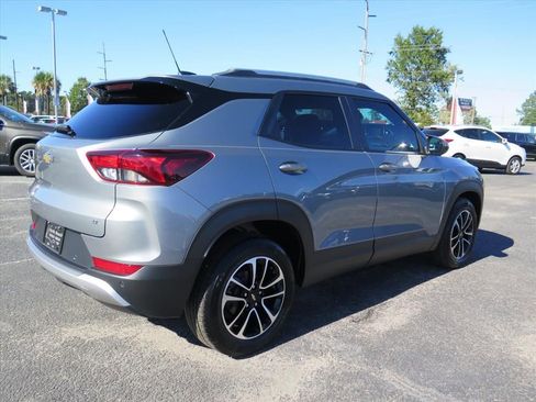 Used 2024 Chevrolet TrailBlazer LT w/ Convenience Package image 3