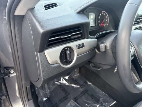 Certified 2021 Volkswagen Passat 2.0T S image 19