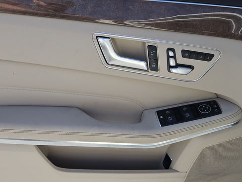 Used 2016 Mercedes-Benz E 350 Sedan image 22