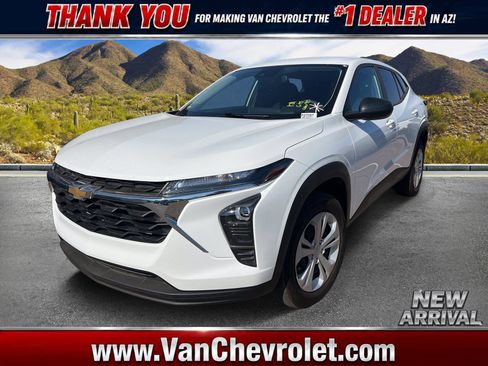 Used 2025 Chevrolet Trax LS FWD image 1