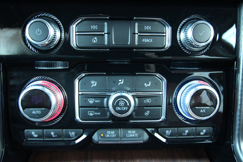 Used 2024 GMC Yukon XL Denali Ultimate AWD/4WD image 30