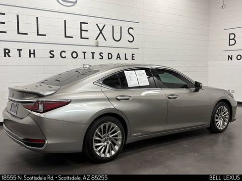 Used 2021 Lexus ES 300h w/ Accessory Package FWD image 4