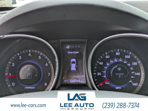 Used 2013 Hyundai Santa Fe Sport 2.0T w/ Technology Pkg FWD image 24