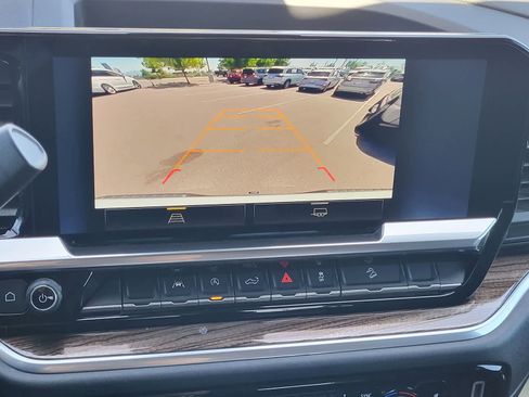 Used 2022 Chevrolet Silverado 1500 LT w/ Z71 Off-Road Package AWD/4WD image 23