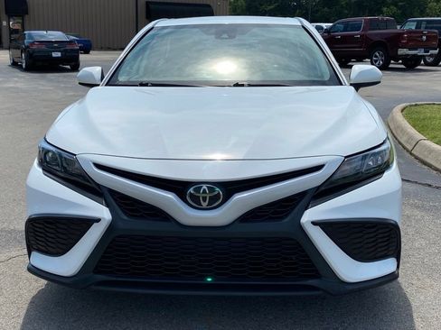 Used 2021 Toyota Camry SE FWD image 3