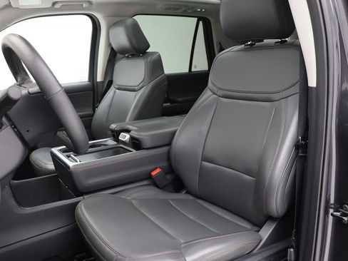 Used 2025 Ford Expedition Active image 16