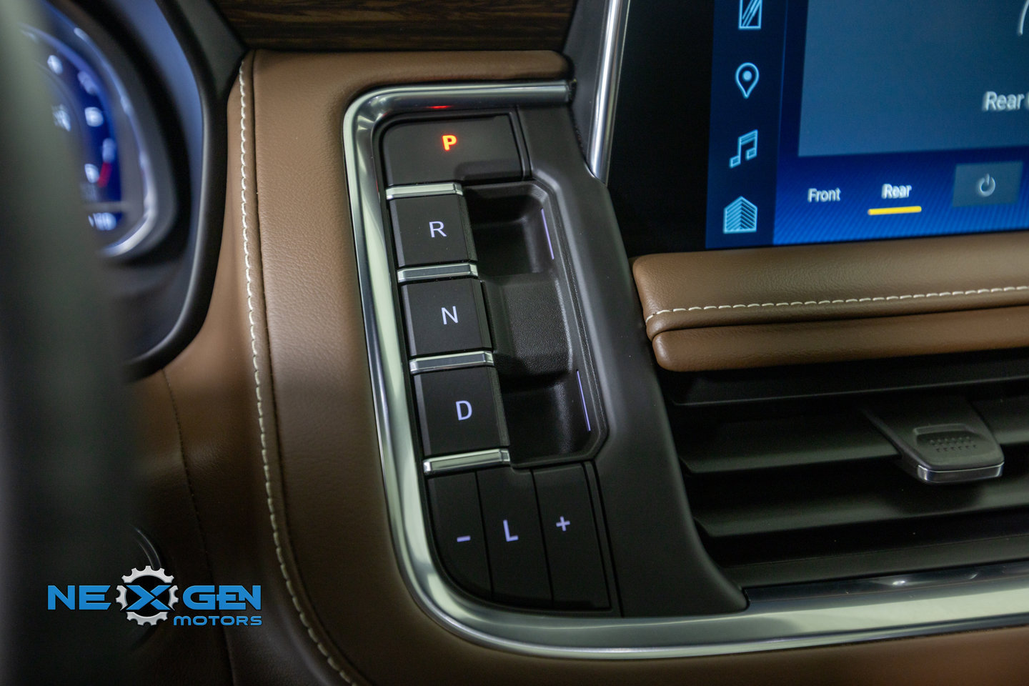 Used 2023 Chevrolet Tahoe High Country AWD/4WD image 18