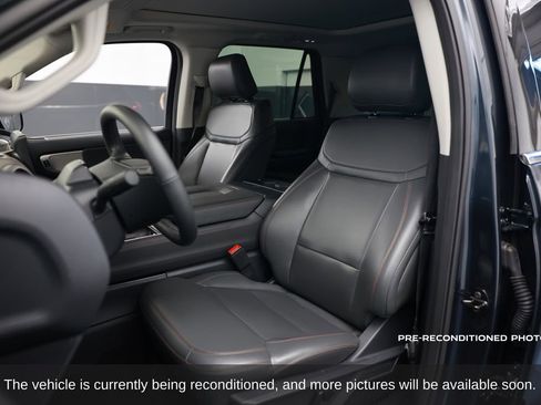 Used 2025 Ford Expedition Active image 12