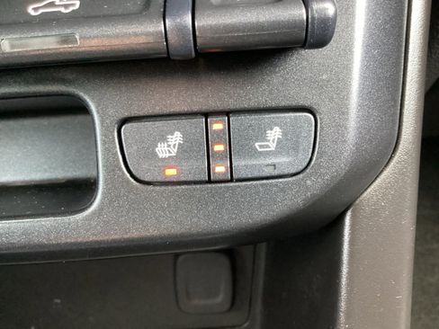 Used 2018 Chevrolet Colorado Z71 AWD/4WD image 6