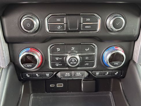 Used 2021 GMC Yukon SLT image 18