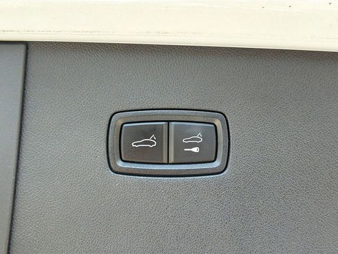 Used 2020 Porsche Cayenne Turbo image 17
