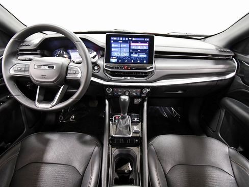 Used 2023 Jeep Compass Limited image 3