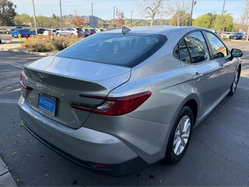 Used 2025 Toyota Camry LE image 5
