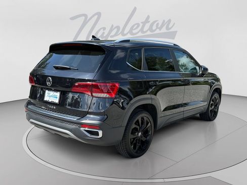 Used 2023 Volkswagen Taos SE w/ Black Wheel Package FWD image 6