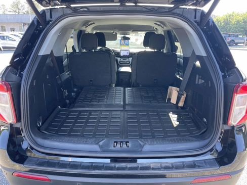 Used 2023 Ford Explorer XLT image 23