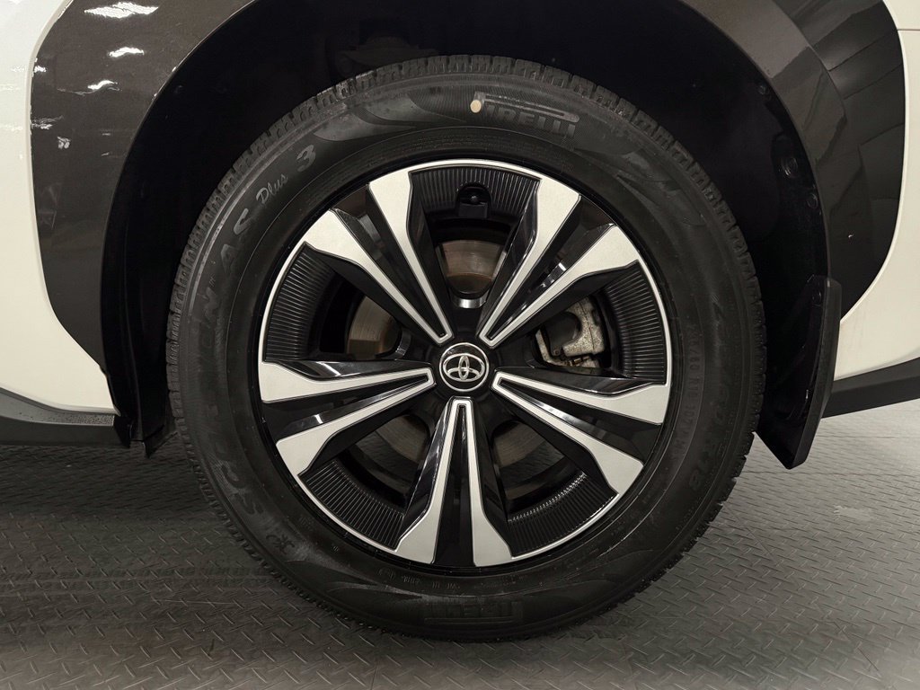 Used 2023 Toyota bZ4X AWD image 7