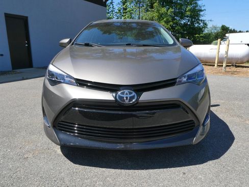 Used 2017 Toyota Corolla XLE FWD image 2