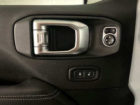 Used 2020 Jeep Gladiator Overland AWD/4WD image 18