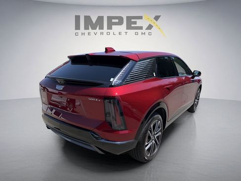 Used 2025 Cadillac Optiq Sport 2 w/ LPO, Floor Liner Package AWD/4WD image 5