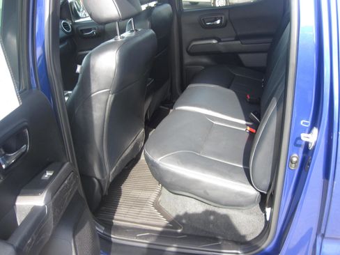 Used 2023 Toyota Tacoma TRD Sport w/ TRD Premium Sport Package image 8