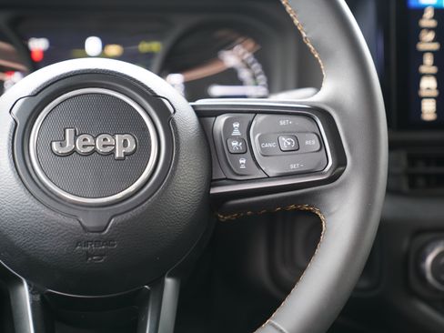 Used 2024 Jeep Wrangler Unlimited AWD/4WD image 19