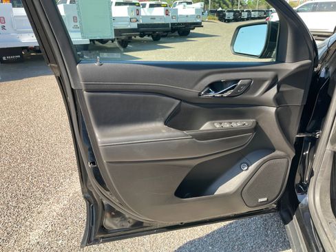 Used 2023 GMC Acadia SLT image 11