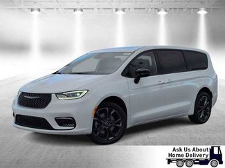 New 2026 Chrysler Pacifica Select video 1