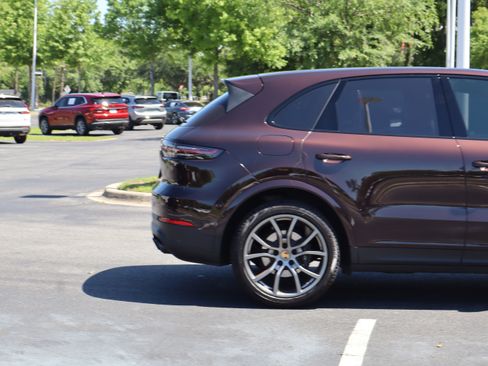 Used 2022 Porsche Cayenne AWD/4WD image 21
