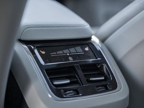 Certified 2023 Volvo XC60 B6 Ultimate w/ Protection Package Premier image 32