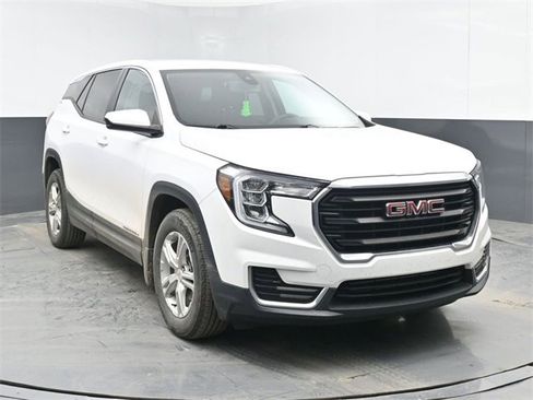 Used 2022 GMC Terrain SLE image 2