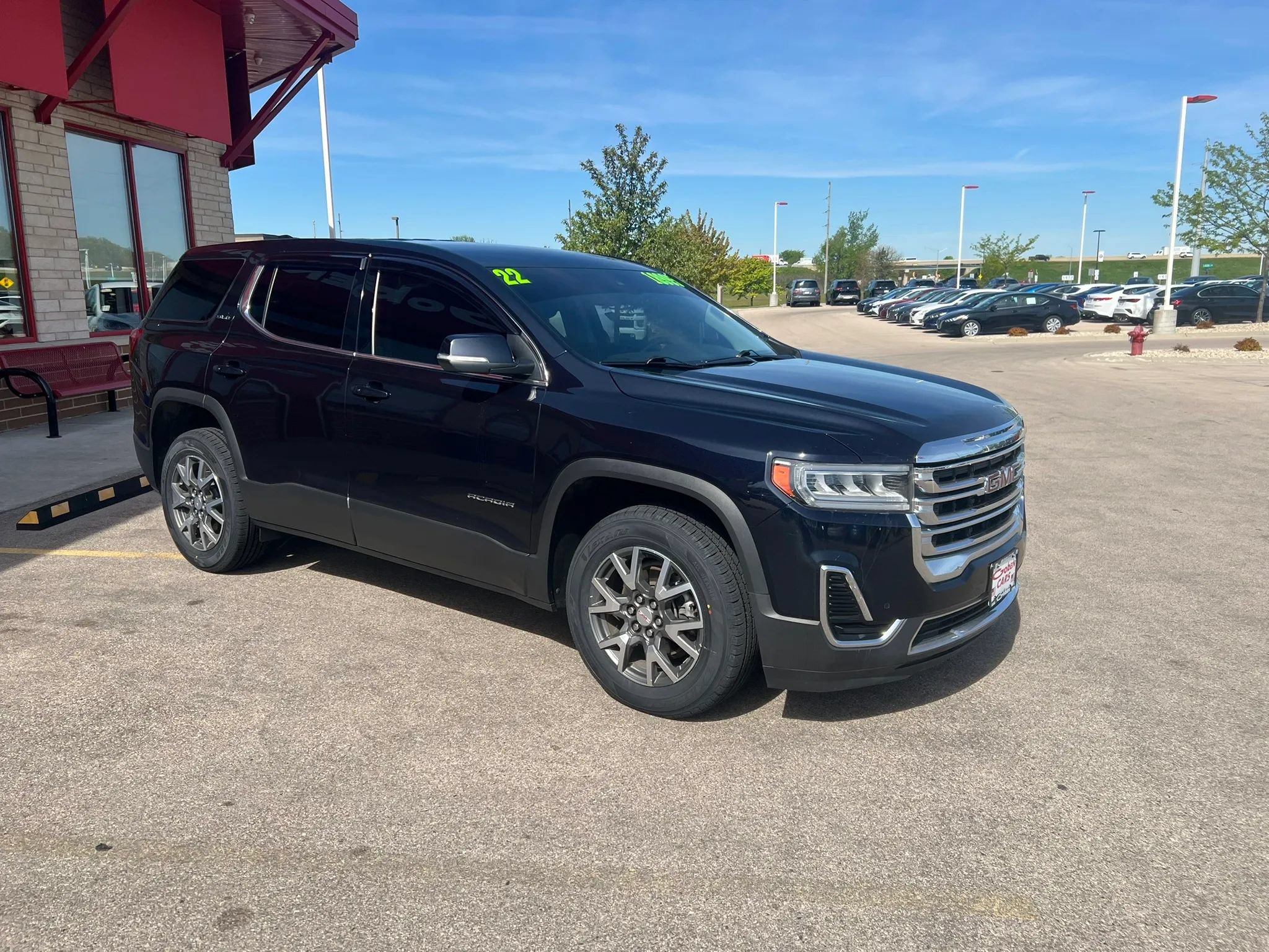 Used 2022 GMC Acadia SLE AWD/4WD image 3