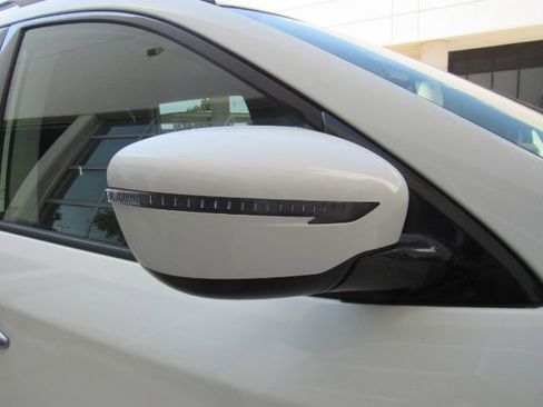 Used 2020 Nissan Pathfinder SV image 20