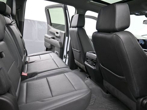 Used 2025 Chevrolet Silverado 1500 LT Trail Boss w/ Convenience Package II AWD/4WD image 19