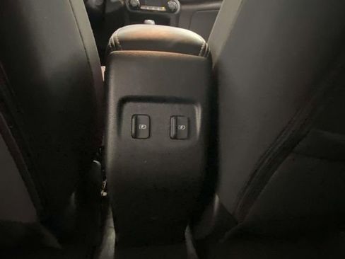 Used 2024 Nissan Kicks SR image 11