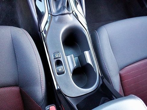 Used 2025 Toyota Corolla SE image 31