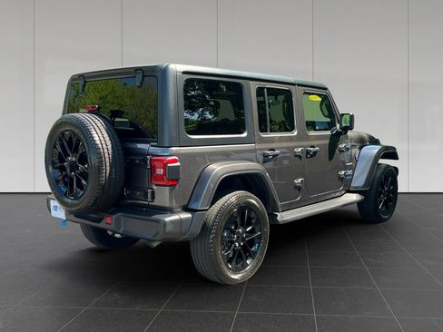 Used 2022 Jeep Wrangler Unlimited Sahara w/ Dual Top Group AWD/4WD image 5
