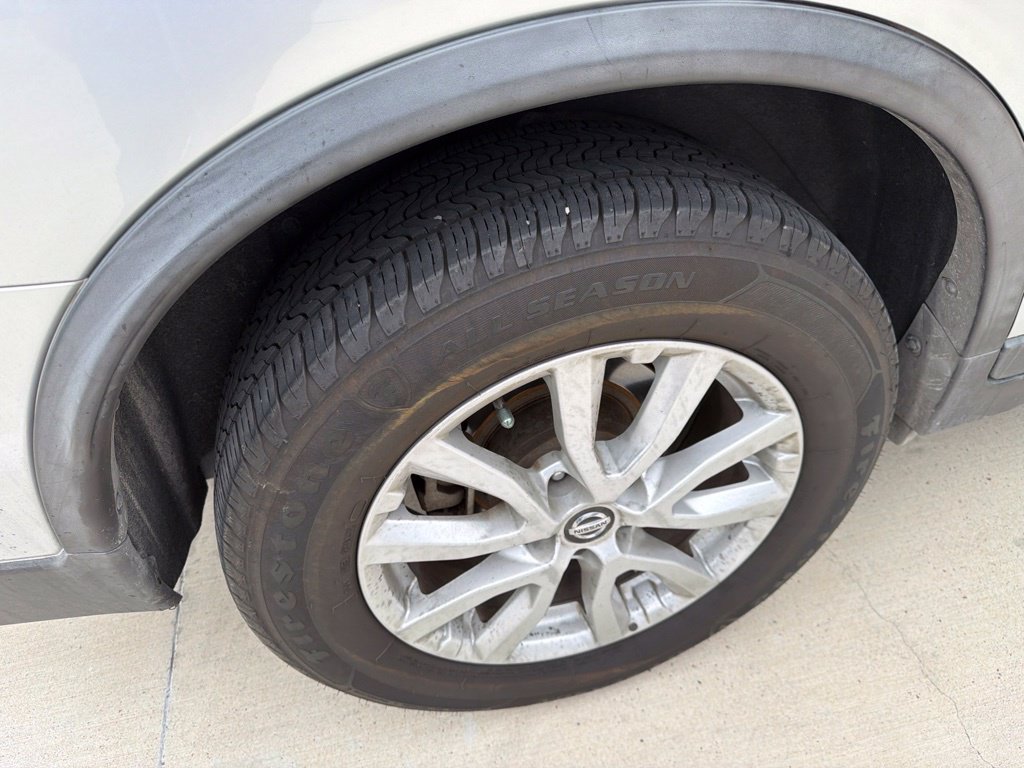 Used 2020 Nissan Rogue SV FWD image 12
