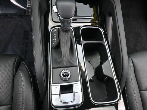 Used 2025 Kia Telluride SX w/ SX Captain's Chair Package image 25