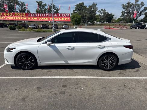 Used 2022 Lexus ES 250 w/ Premium Package image 2