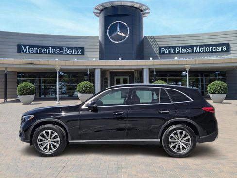 Certified 2025 Mercedes-Benz GLC 300 image 3