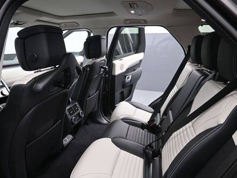 New 2025 Land Rover Discovery Dynamic SE AWD/4WD image 17