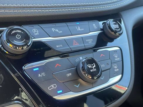 New 2026 Chrysler Pacifica Select FWD image 34