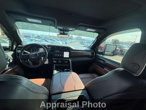 Used 2024 GMC Sierra 3500 Denali Ultimate AWD/4WD image 15